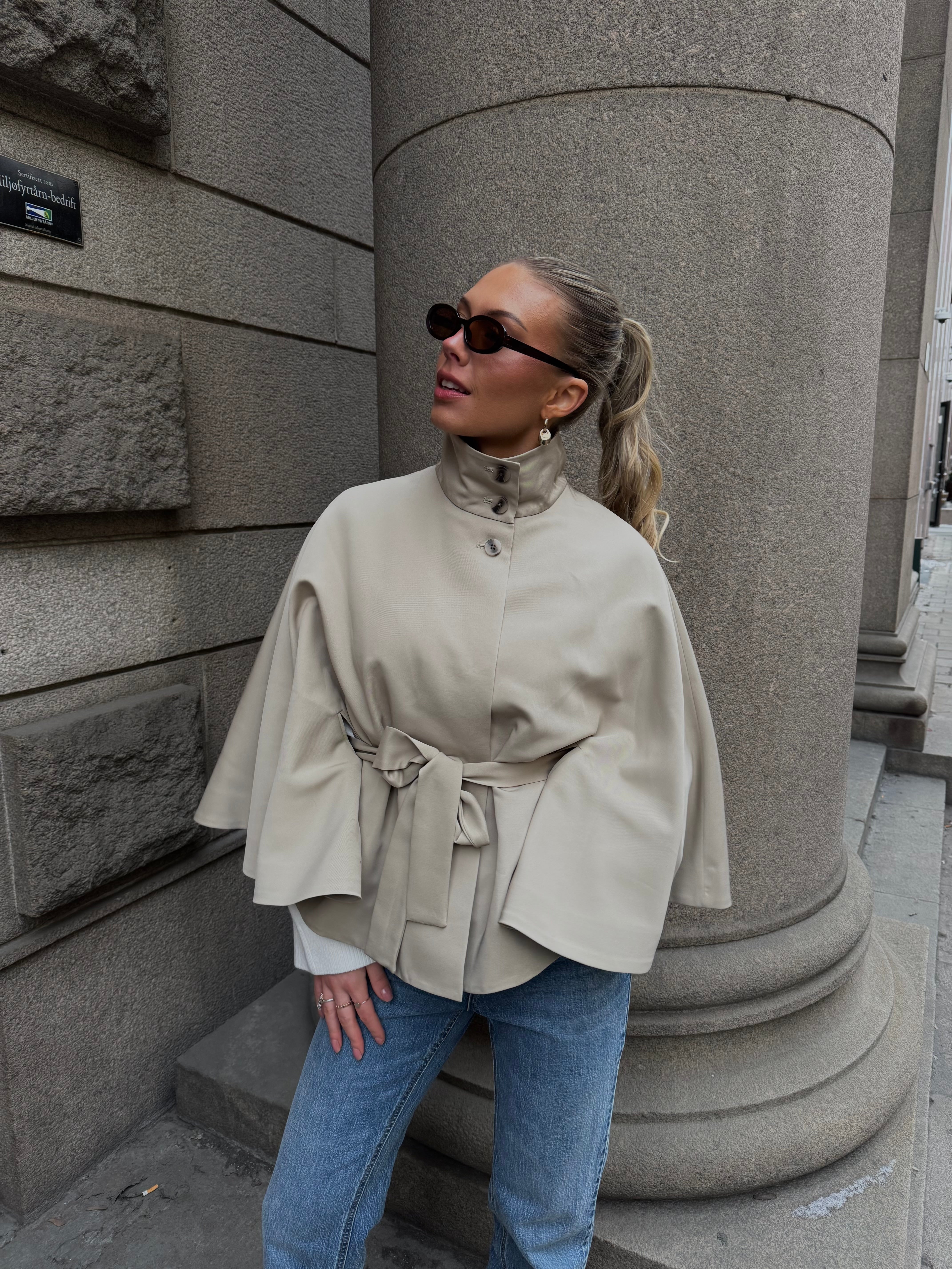 PCBERIT CAPE JACKET - Trench Coat